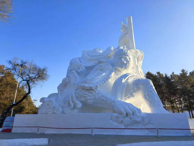 幻雪世界玩嗨了！这些看点不能错过哦↘J9数字平台雪博会试开园首日游客在奇(图4)